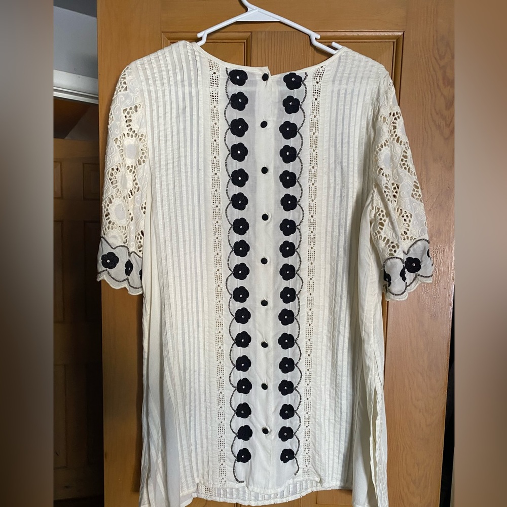 Black and ivory lined tunic Medium